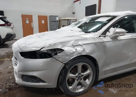 2013 Ford Fusion Hybrid Se z USA, uszkodzony, nr VIN 3FA6P0LU8DR226609
